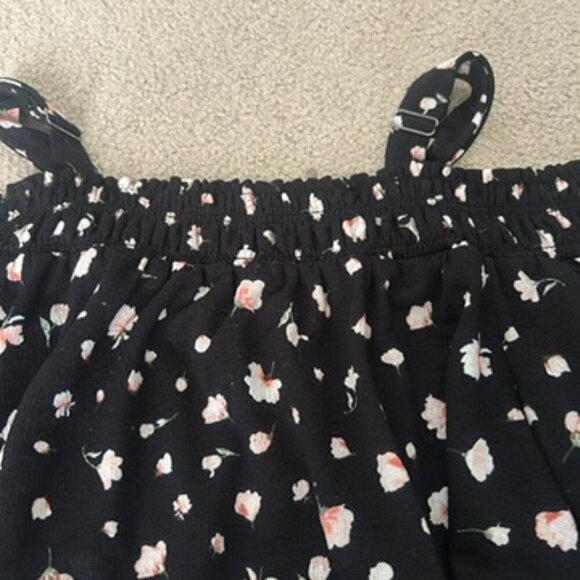 black floral top - Picture 2 of 8